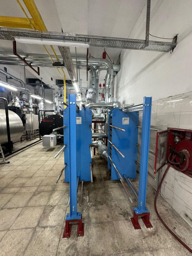 Isı merkezi eşanjör tesisatı: iki adet plakalı ısı eşanjörü